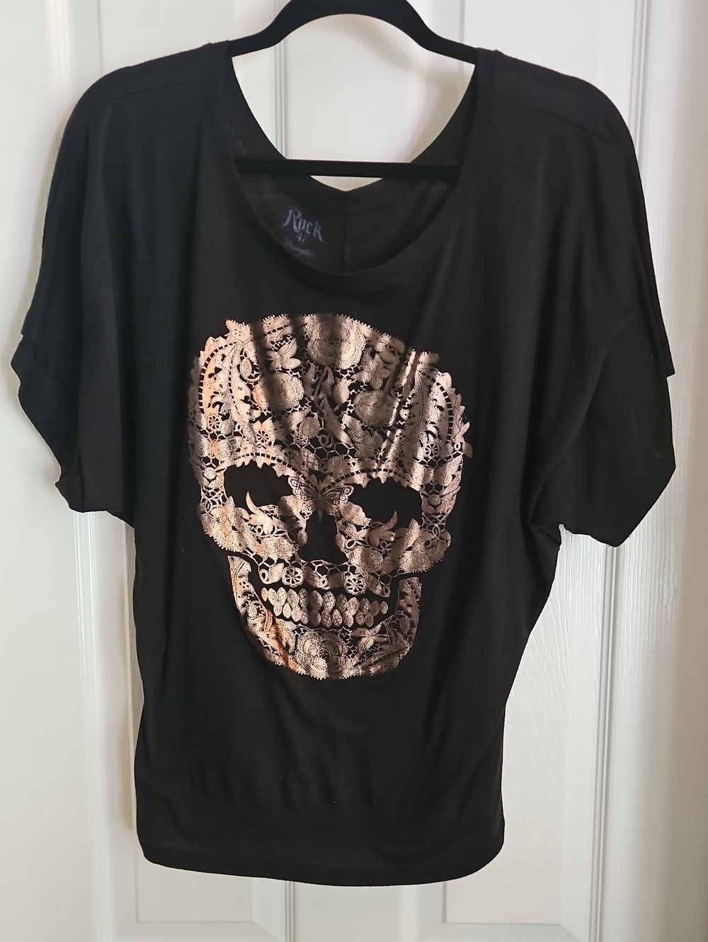 Wrangler Black Short-Sleeve Tee with Metallic Rose Gold Skull Small ✨️
